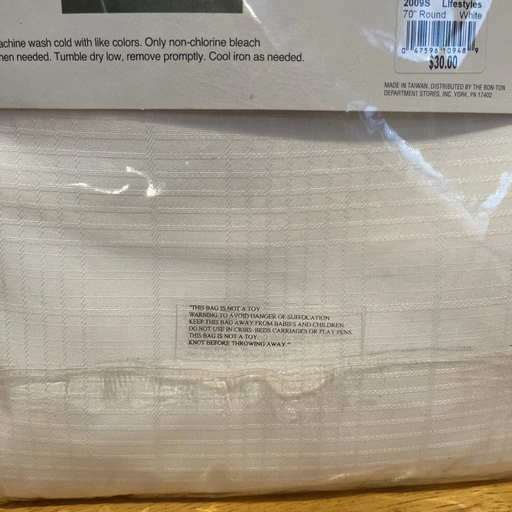 Living Quarters Fabric Tablecloth Lifestyles Size 70
